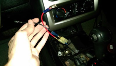 прикуриватель где плюс и минус