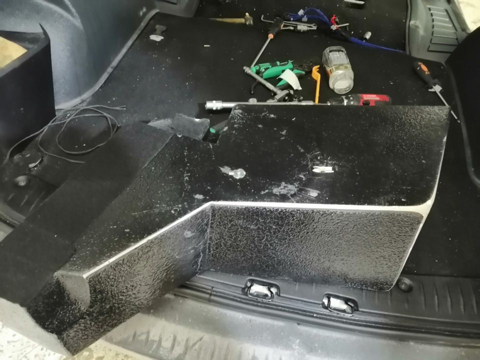 Установка фальшпола в Ларгус: улучшение звучания и усиление музыки в автомобиле