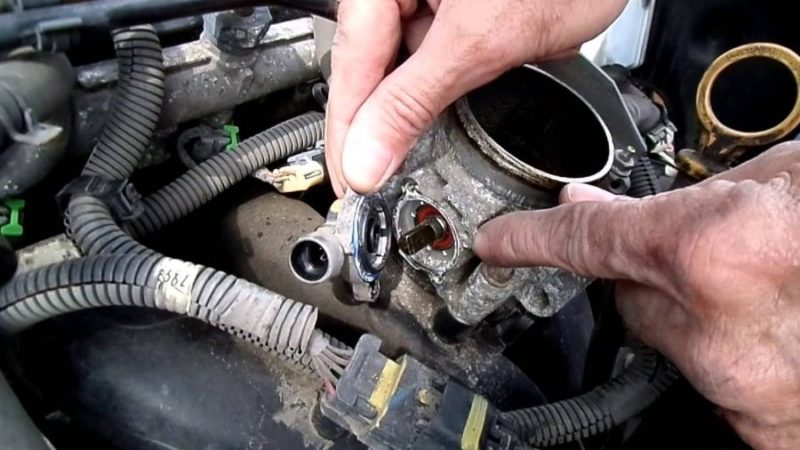 Связь заслонки дросселя с другими автомобильными системами ВАЗ-2110